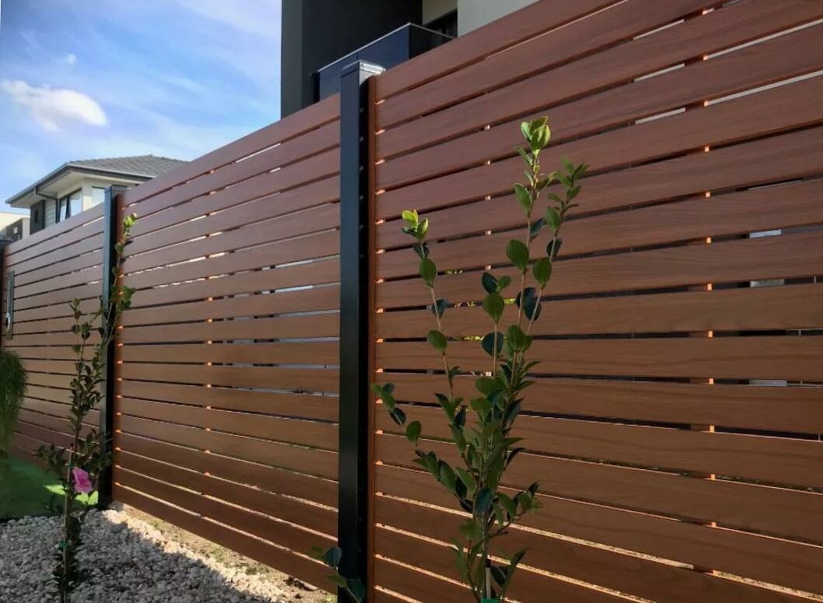Manapság egyre népszerűbb a famintás alumínium kerítés