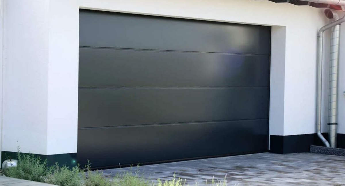 Az ideális garázskapu: stílus és biztonság egyben