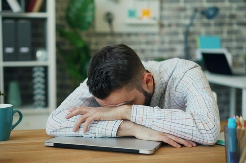 Állandóan kimerült vagy? A fáradtság mögött krónikus betegség is állhat