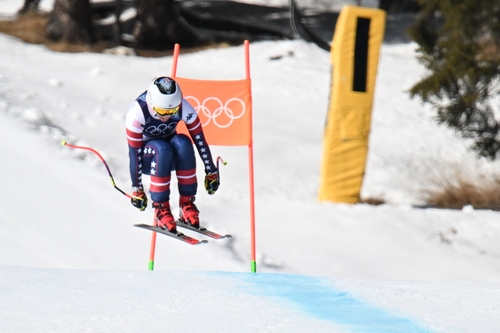 Dráma és diadal Milánóban: brutális baleset, rekordok és amerikai aranyeső a téli olimpián vasárnap