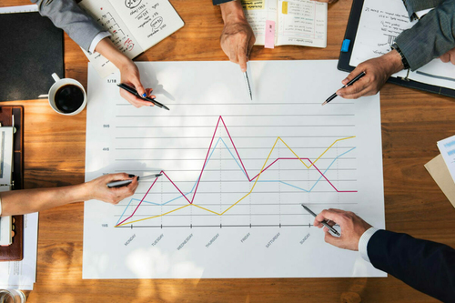 Bajban a gazdaság, a forint mégis szárnyal: mi állhat a háttérben?