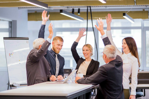 Minél több dolgozó kap bónuszt, annál jobb egy vállalat teljesítménye