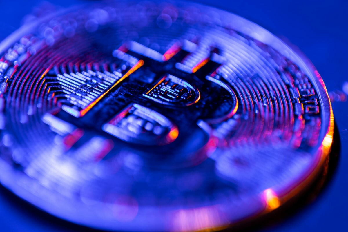 Megcsúszott a bitcoin: 79 ezer dollár alá esett a kriptopiac a dollárerősödés és az ezüstösszeomlás után