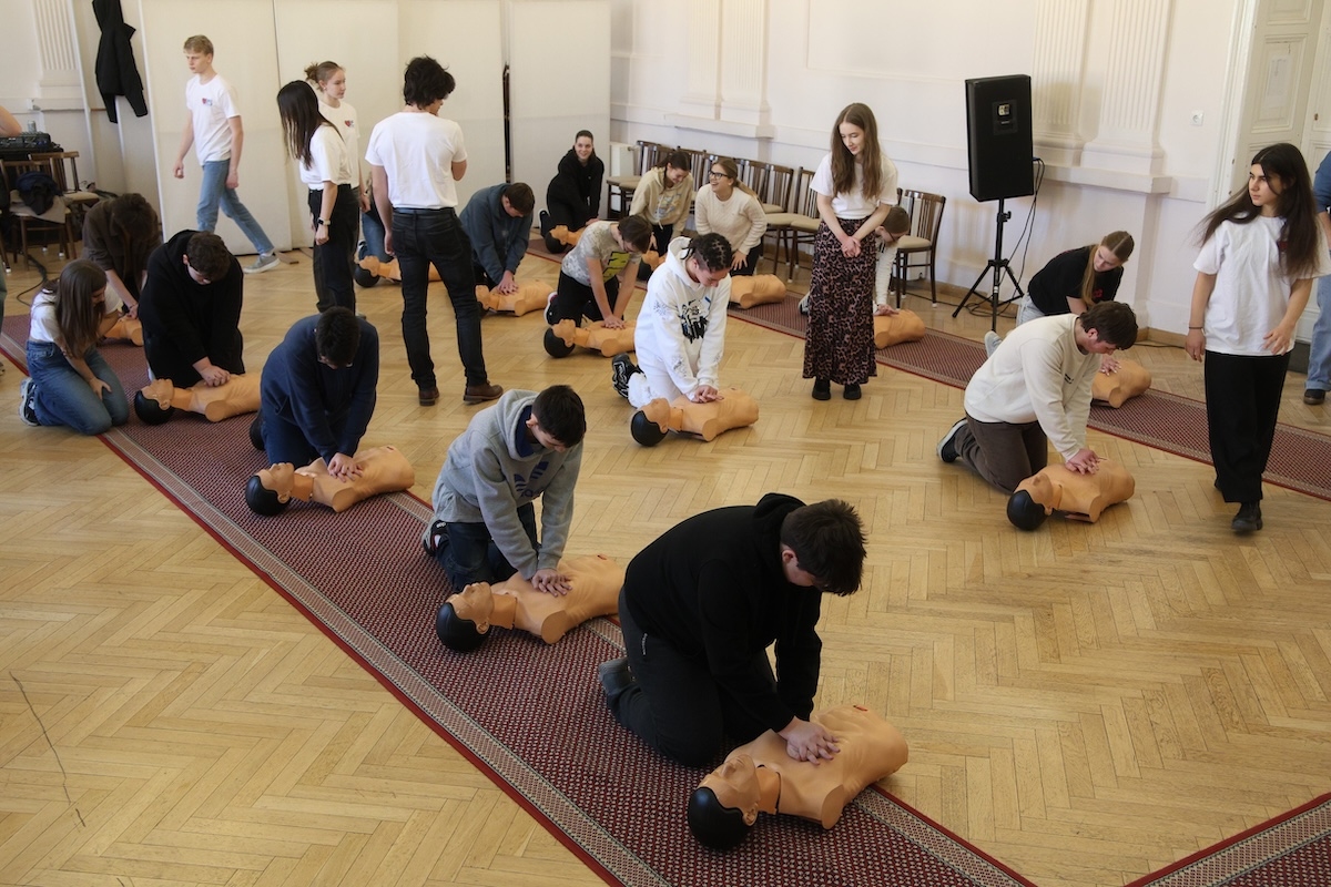 Az újraélesztés alapkészség kell, hogy legyen: a szemtanú az első mentő