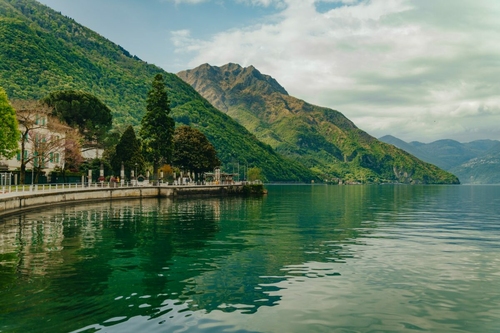 Varázslatos tóparti sziget bújik meg Olaszország szívében, a tömegek mégis elkerülik