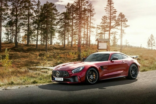 Több mint felére csökkent a Mercedes profitja egyetlen év alatt