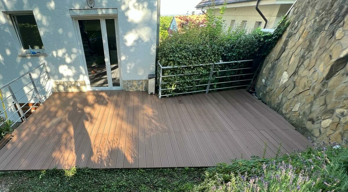 Természetes hangulat otthonában: fa és műanyag harmóniája