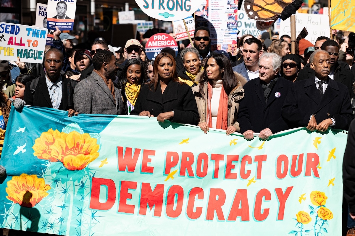 „No Kings” tüntetés Amerikában: hollywoodi sztárok és civilek tízezrei üzentek az amerikai kormánynak