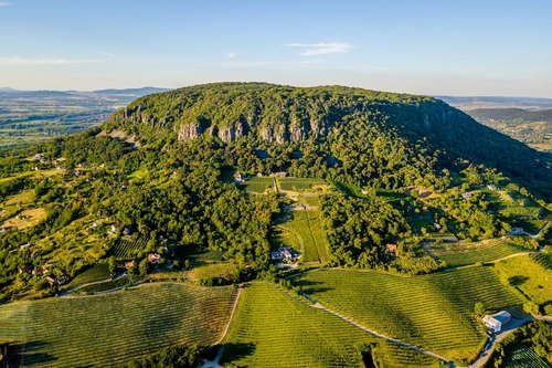 Fedezd fel a Balaton kevésbé ismert arcát – titkos bicikliutak, tanösvények és kilátók a magyar tengernél