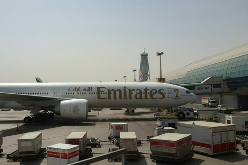 Óvatosan ugyan, de újraindult a légi forgalom Dubaj repülőteréről a dróntámadás után