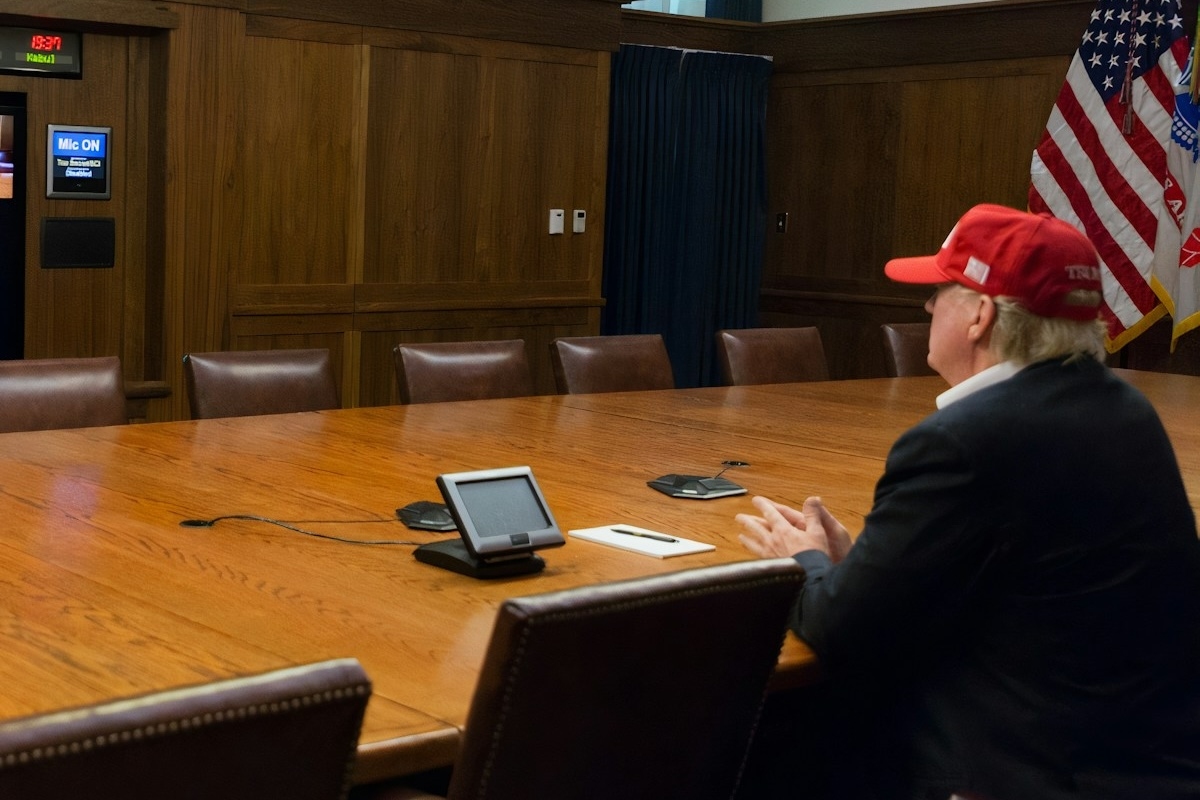 Kétperces háborús highlight-videók: így kap napi helyzetjelentést Trump az iráni konfliktusról