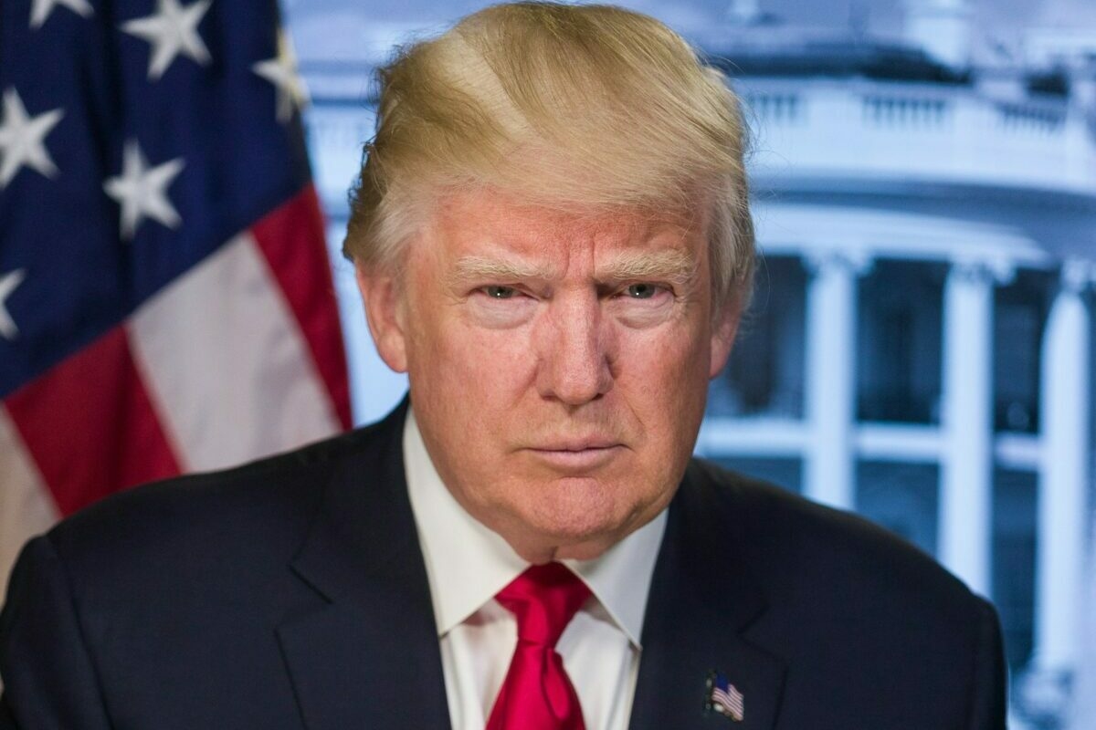 Trump kemény üzenete Iránnak: „akár már most is véget vethetnénk ennek, de akkor még vissza kellene jönnünk””