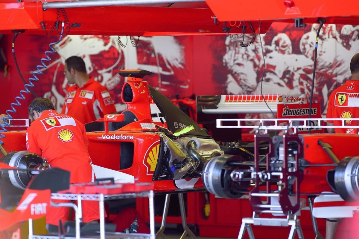 Hamilton riadót fújt: komoly gondokkal küzd a Ferrari a Japán Nagydíj előtt