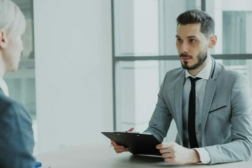 Váltás helyett stabilitás: már nem ajánlanak annyit az állásváltóknak, hogy megérje kockáztatni?