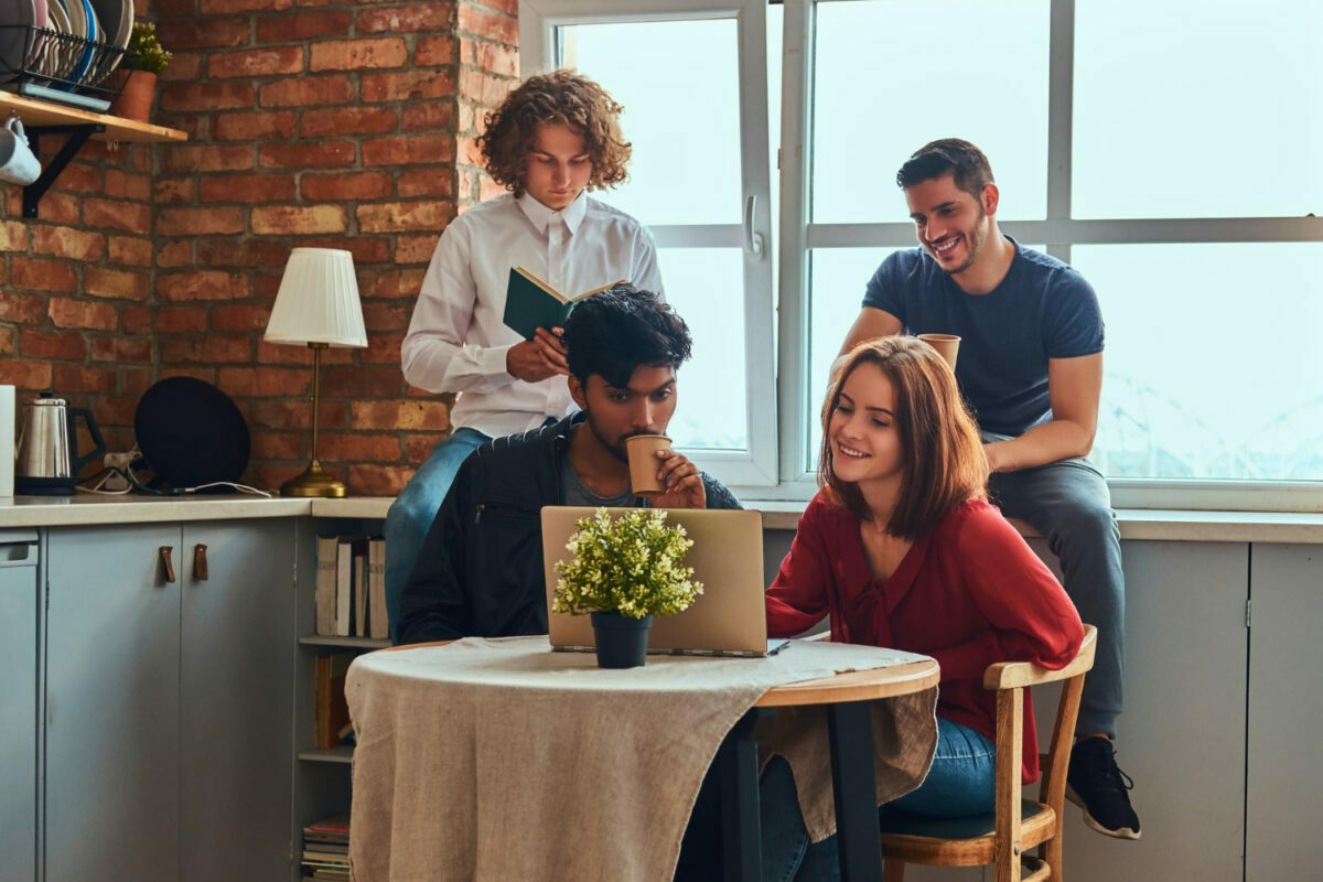 Az 5 emberi készség, amit az AI sem tud pótolni – a LinkedIn vezérigazgatója szerint ezek döntik el a jövő karrierjeit