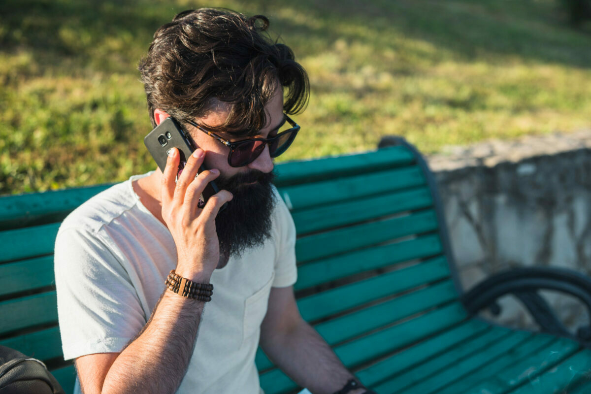 Nemes önszabotázs: miért ártasz magadnak azzal, hogy mindig elérhető vagy, ha valakinek segítség kell?