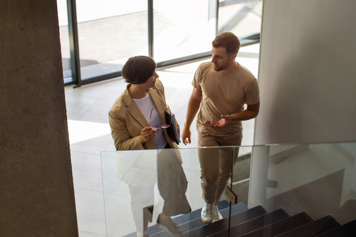 Így cseréld le a kínos small talkot: 3 egyszerű beszélgetésindító, ami azonnal működik