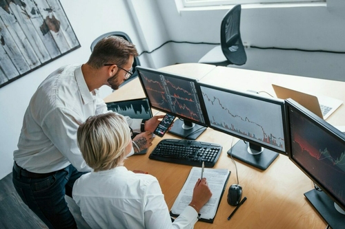 Trump bejelentése felrázta a piacokat: erős emelkedéssel indították az áprilist az európai tőzsdék