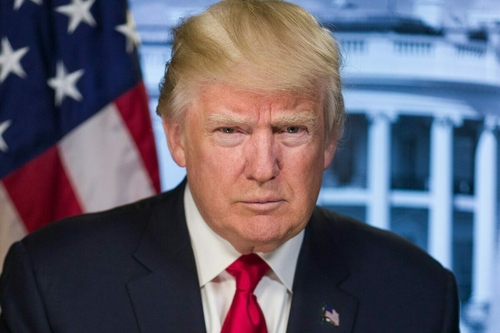 Lövések dördültek a Fehér Ház tudósítói vacsoráján: Trump lehetett a célpont