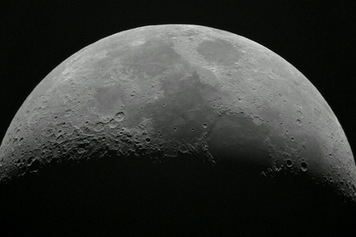 Az évtized végén már emberek élhetnek a Holdon?