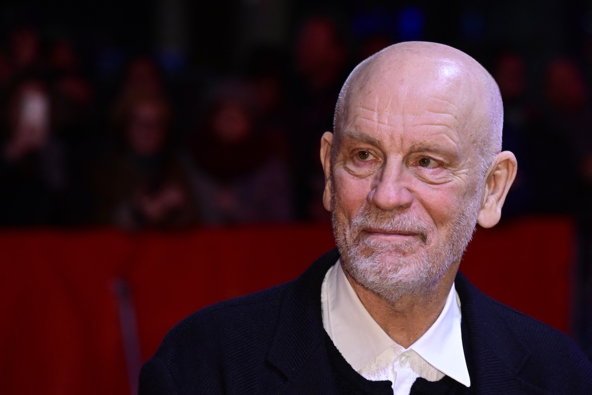 A szomszédunkban kapott állampolgárságot John Malkovich