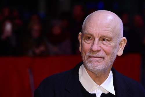 A szomszédunkban kapott állampolgárságot John Malkovich