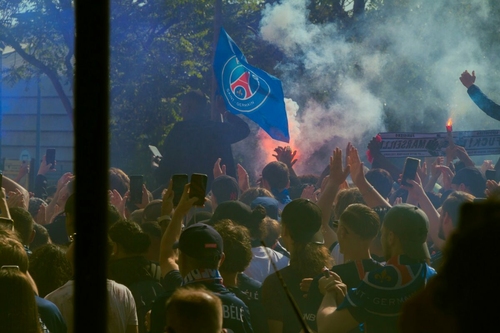 Bajnokok Ligája-győzelem Párizsban: örömünnep helyett brutális káosz, lángoló utcák és tömeges letartóztatások