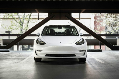 Nyoma sincs a korábbi gyengélkedésnek: nagyot arat a Tesla Európában