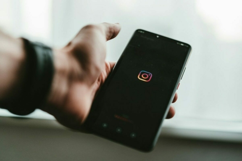 Biztonság vagy kontroll? Miért kapcsolta ki az Instagram a végpontok közötti titkosítást?