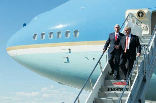 Techvezérek a fedélzeten: Elon Musk és Tim Cook is Donald Trump kínai útjára tart