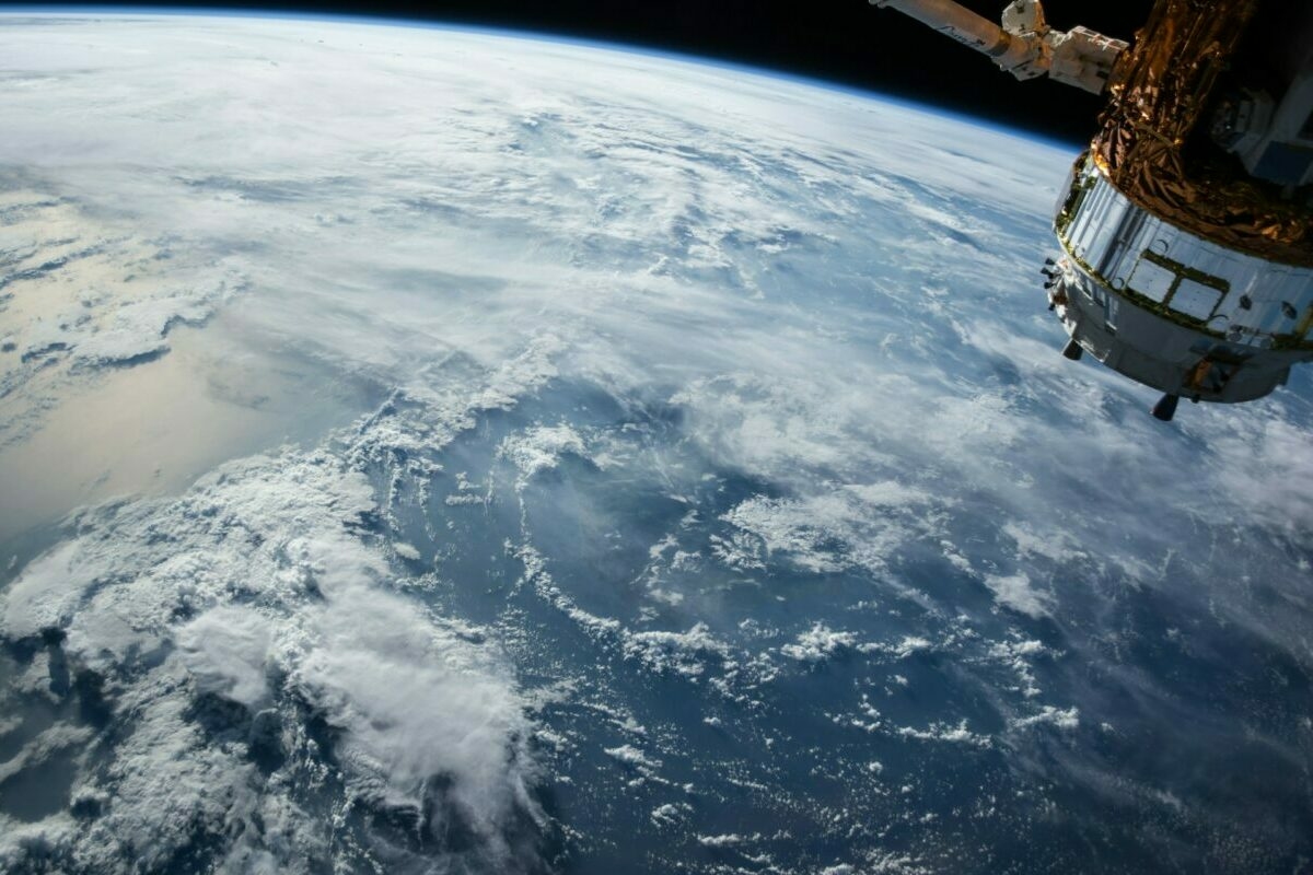 Irány a Hold déli pólusa: a NASA bemutatta a permanens bázis építésének menetrendjét
