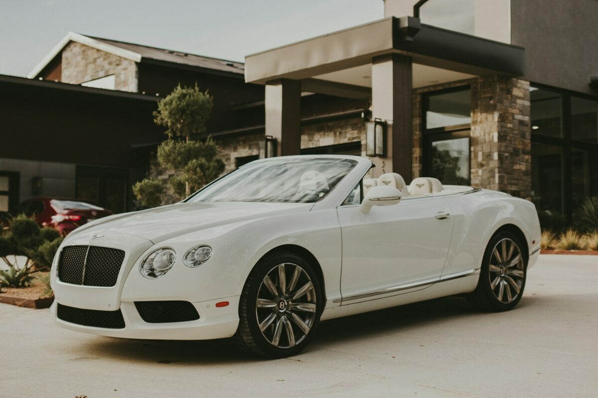 Négy keréken gördülő csoda: exkluzív modellel ünnepli jubileumát a Bentley