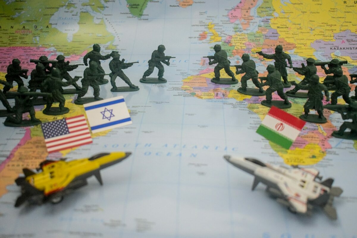 Új szakaszához érkezett az iráni háború? Amerika egy hónap után ismét támadásba lendült