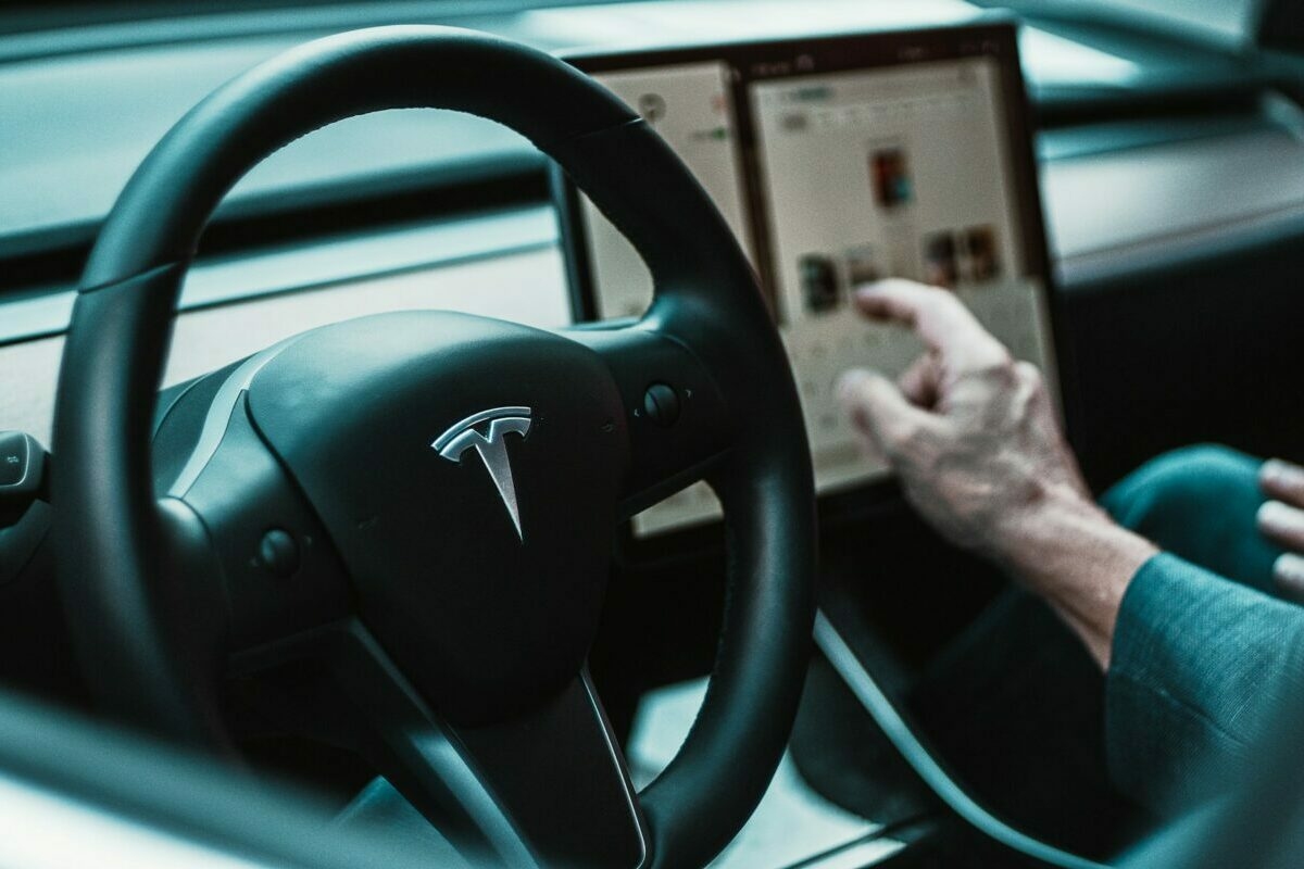 Befejeződött a Tesla dolgozóinak maratoni hosszúságú sztrájkja: nem távoztak üres kézzel a cégtől
