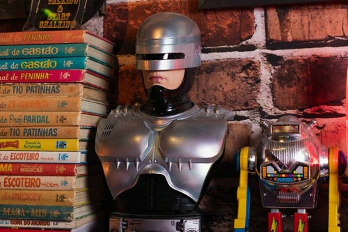 Vége a titkolózásnak: kiderült, ki ölti magára Robotzsaru páncélját az új tévésorozatban