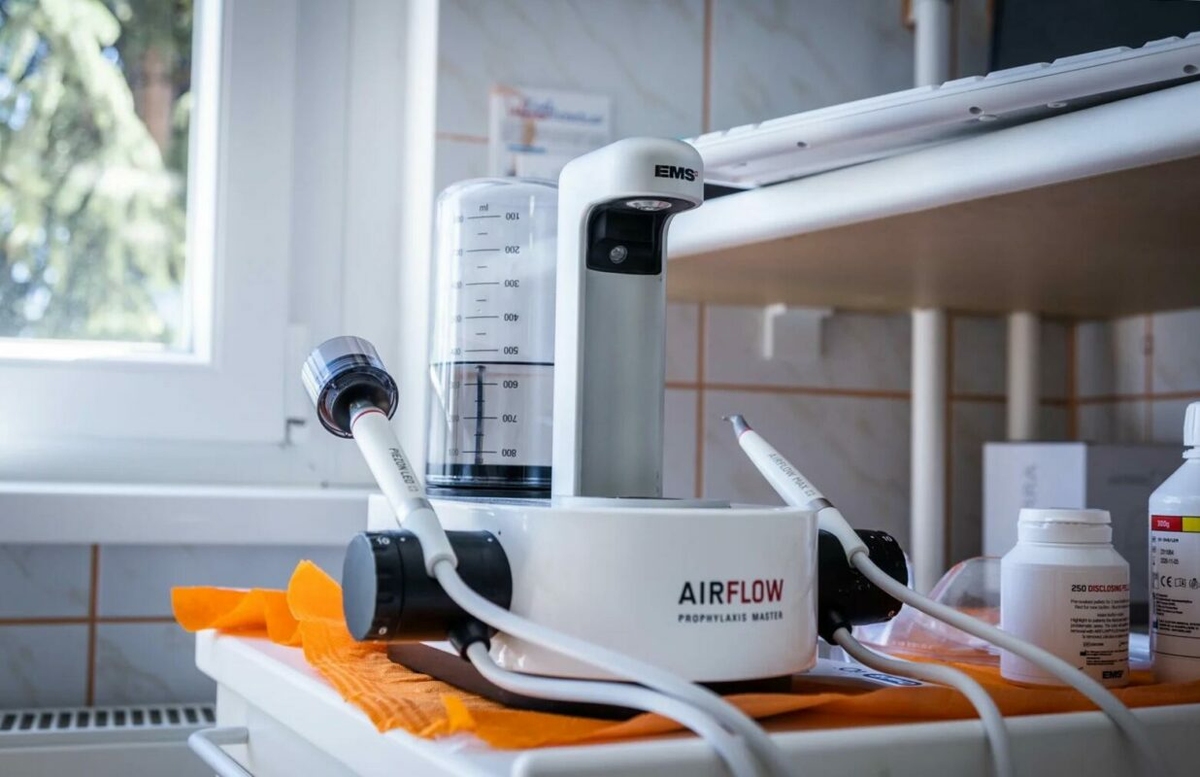 Innovatív módszer a fogkő eltávolítására: az EMS technológia