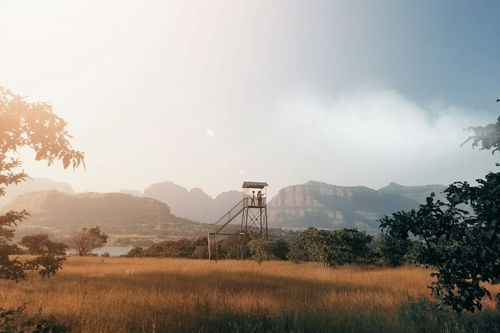 Jön a Far Cry sorozatváltozata: már most garantált a sztárparádé