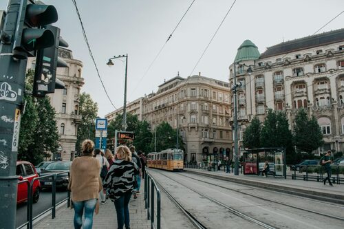 KSH: egyre kevesebb a munkanélküli Magyarországon, ám nyugtalanító adatból sincs hiány