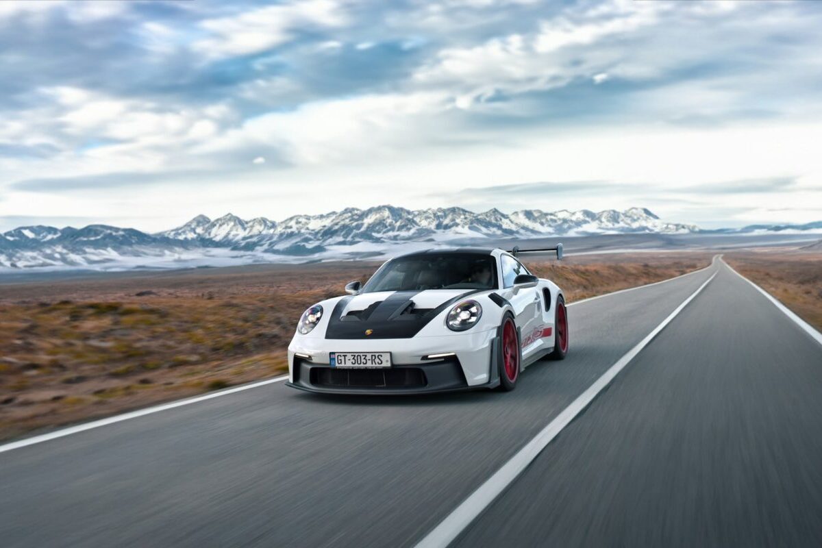 Eldőlt: a Porsche mégsem dobja piacra elektromos szuperautóját